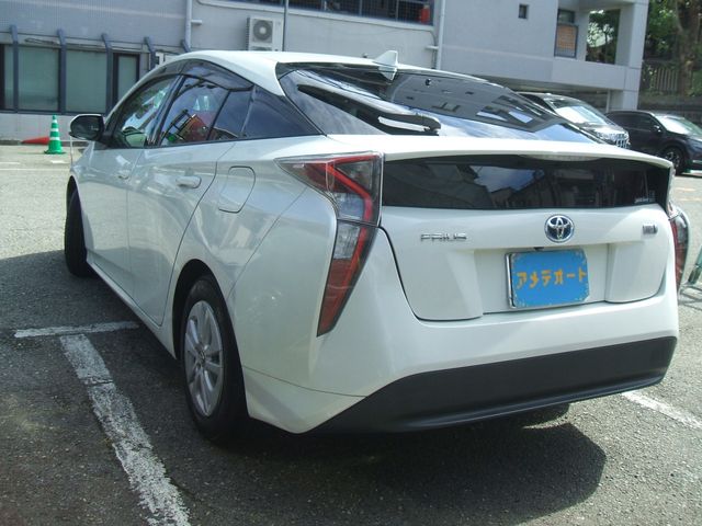 TOYOTA PRIUS 2016 Image 31