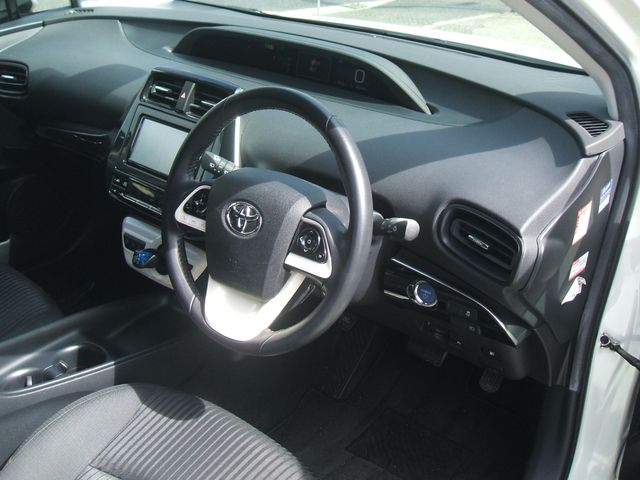 TOYOTA PRIUS 2016 Image 31