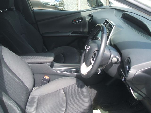 TOYOTA PRIUS 2016 Image 31