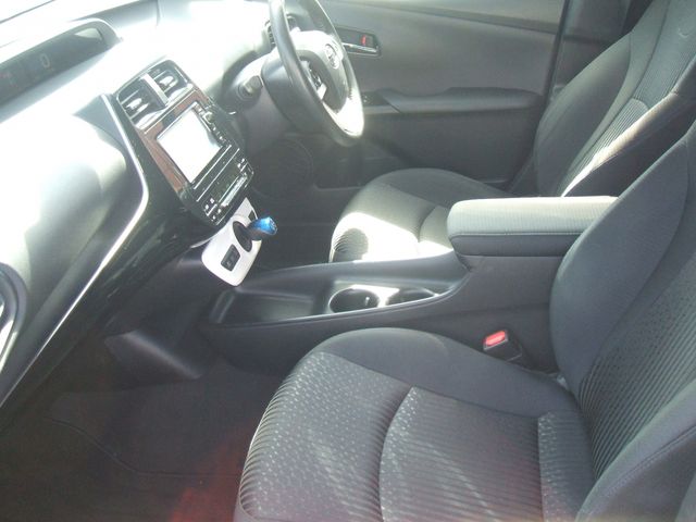 TOYOTA PRIUS 2016 Image 31