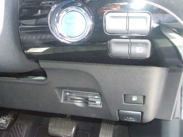 TOYOTA PRIUS 2016 Image 31