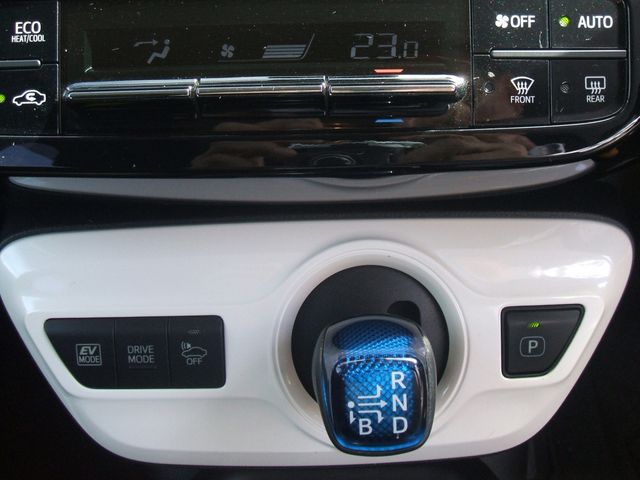 TOYOTA PRIUS 2016 Image 31