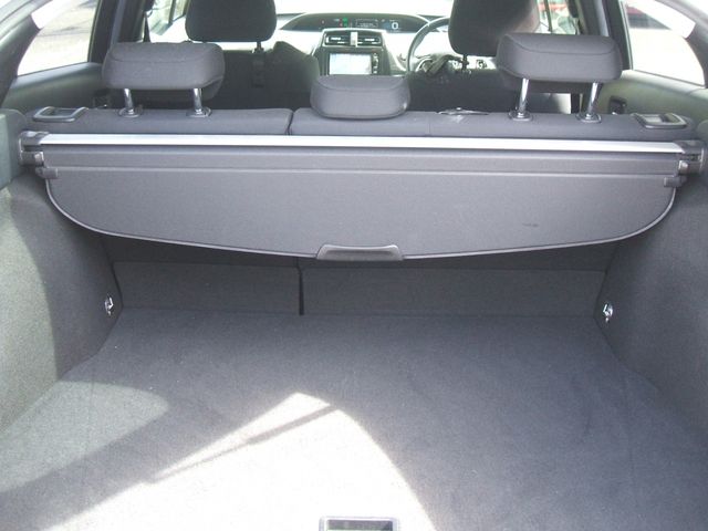 TOYOTA PRIUS 2016 Image 31