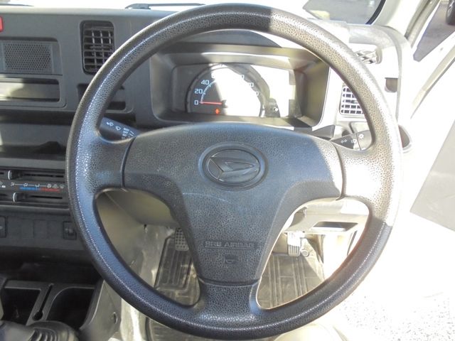 DAIHATSU HIJET TRUCK 4WD 2019 Image 31