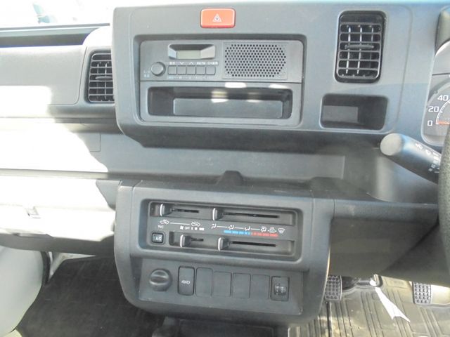 DAIHATSU HIJET TRUCK 4WD 2019 Image 31