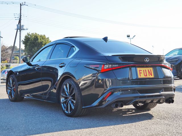 TOYOTA LEXUS IS300H 2022 Image 31