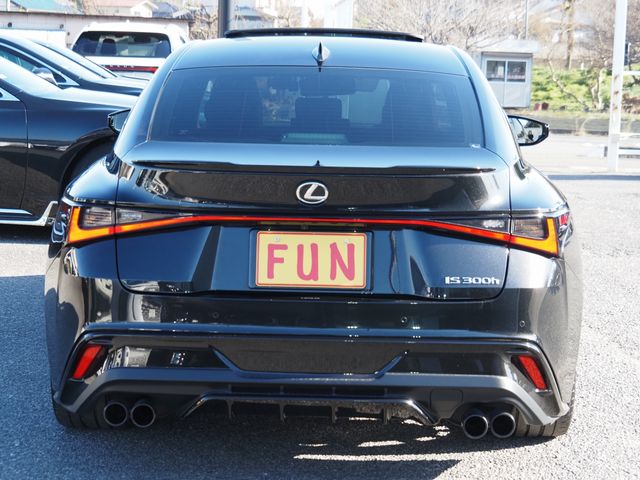 TOYOTA LEXUS IS300H 2022 Image 31