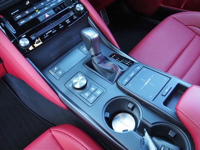 TOYOTA LEXUS IS300H 2022 Image 31