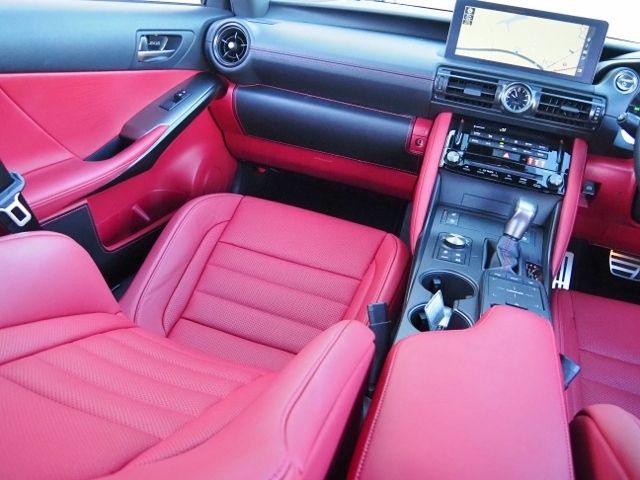 TOYOTA LEXUS IS300H 2022 Image 31