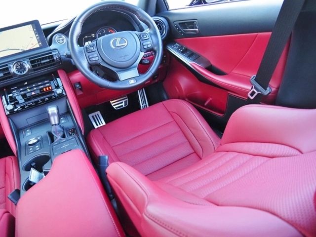 TOYOTA LEXUS IS300H 2022 Image 31