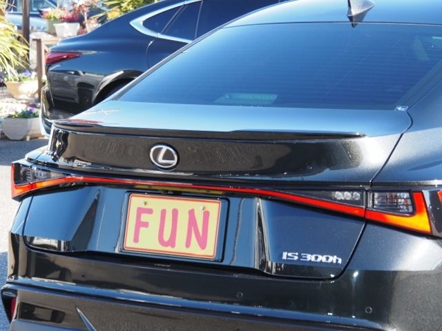 TOYOTA LEXUS IS300H 2022 Image 31
