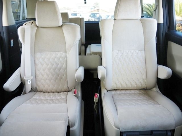 TOYOTA ALPHARD HYBRID 4WD 2022 Image 31