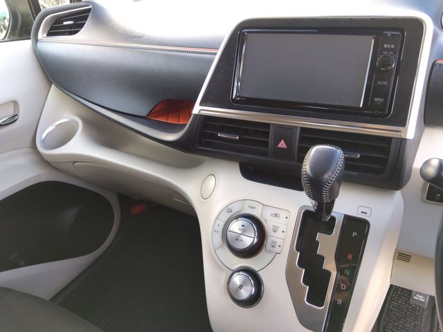 TOYOTA SIENTA HYBRID 2015 Image 31