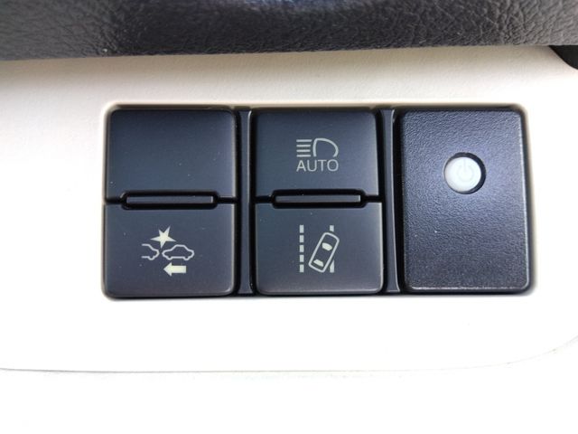 TOYOTA SIENTA HYBRID 2015 Image 31