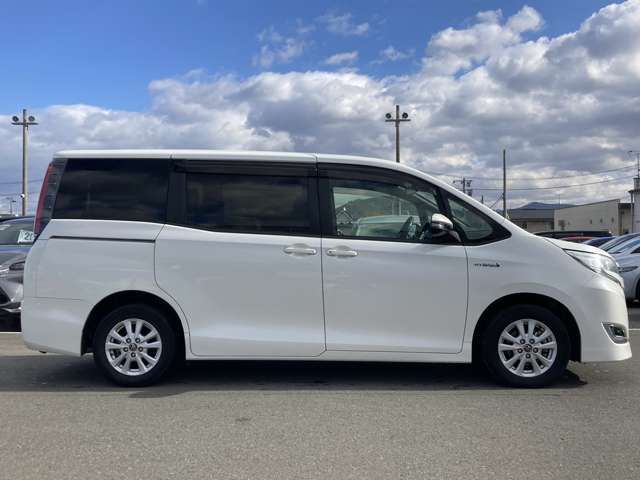 TOYOTA NOAH HYBRID 2017 Image 31