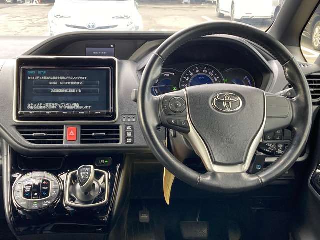 TOYOTA NOAH HYBRID 2017 Image 31