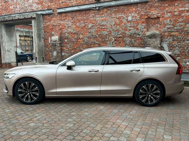 VOLVO V60 2023 Image 31