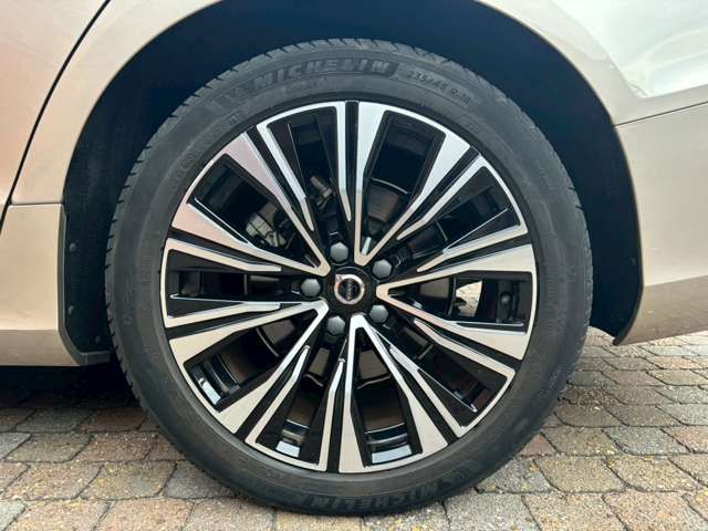 VOLVO V60 2023 Image 31