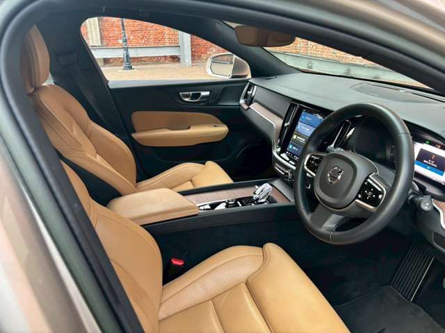 VOLVO V60 2023 Image 31