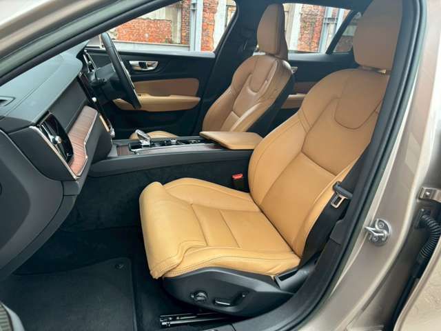 VOLVO V60 2023 Image 31