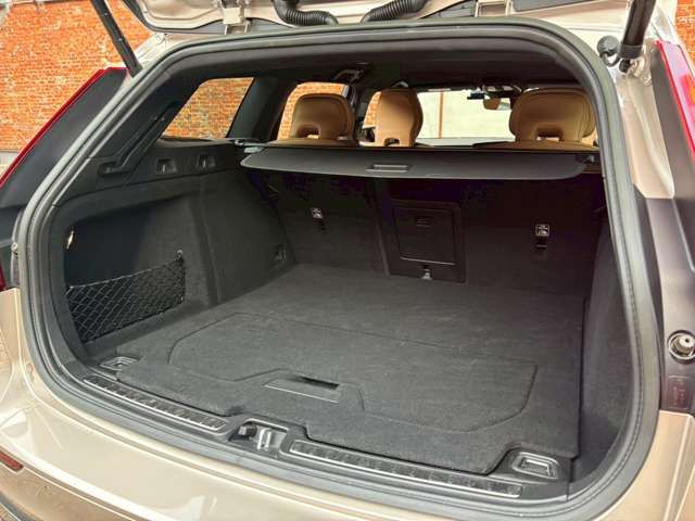 VOLVO V60 2023 Image 31