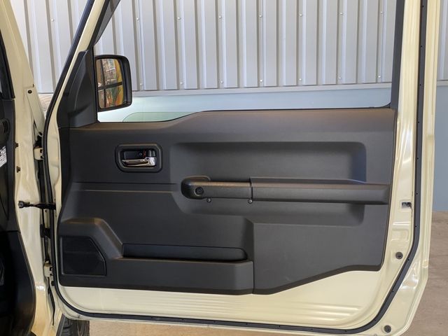 SUZUKI JIMNY 4WD 2023 Image 31