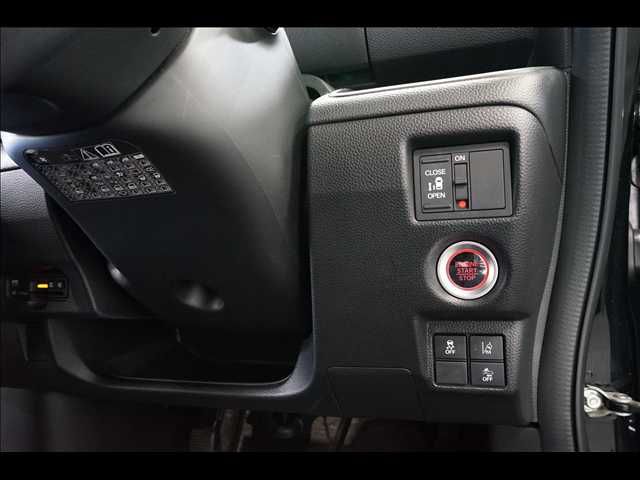 HONDA N BOX CUSTOM 2018 Image 31