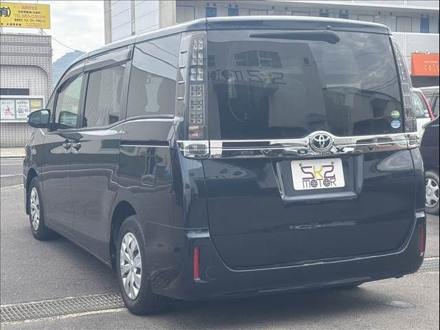 TOYOTA VOXY 2014 Image 31
