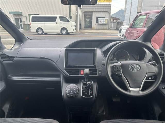 TOYOTA VOXY 2014 Image 31