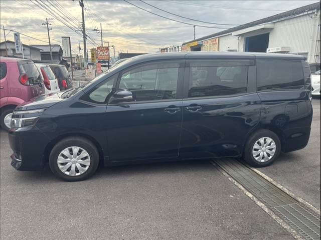 TOYOTA VOXY 2014 Image 31