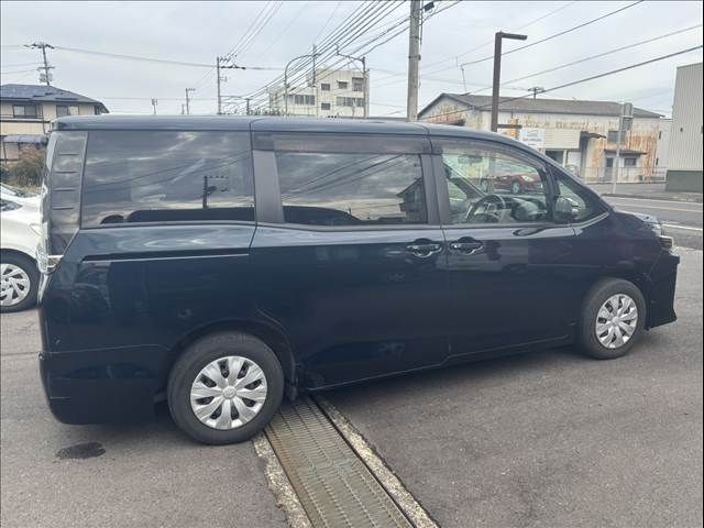 TOYOTA VOXY 2014 Image 31