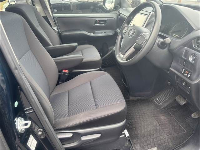 TOYOTA VOXY 2014 Image 31