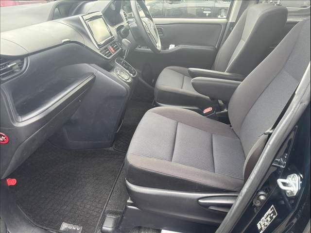 TOYOTA VOXY 2014 Image 31