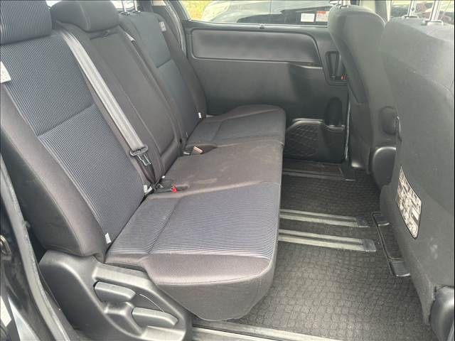 TOYOTA VOXY 2014 Image 31