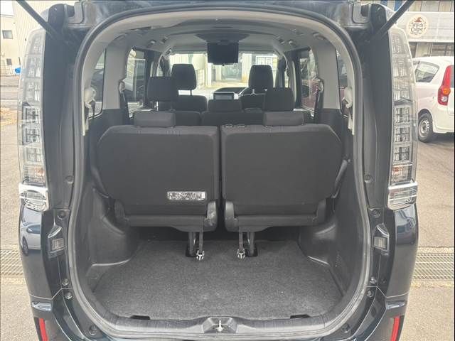 TOYOTA VOXY 2014 Image 31