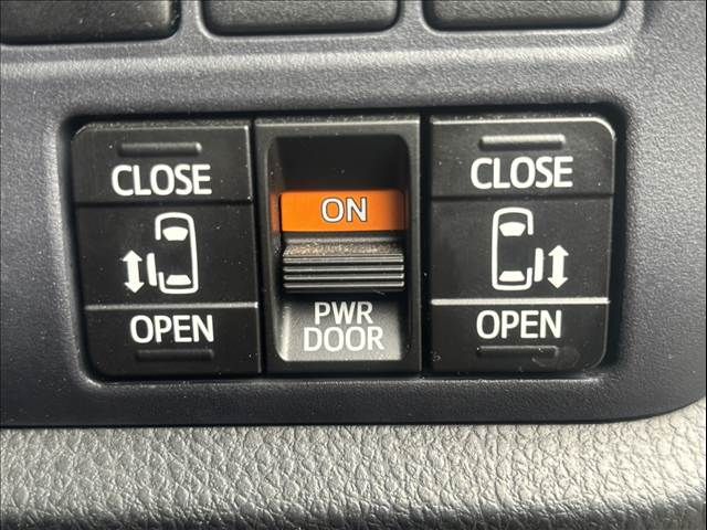 TOYOTA VOXY 2014 Image 31