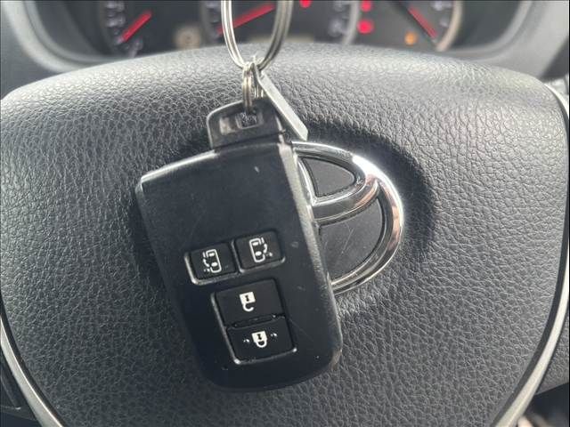 TOYOTA VOXY 2014 Image 31