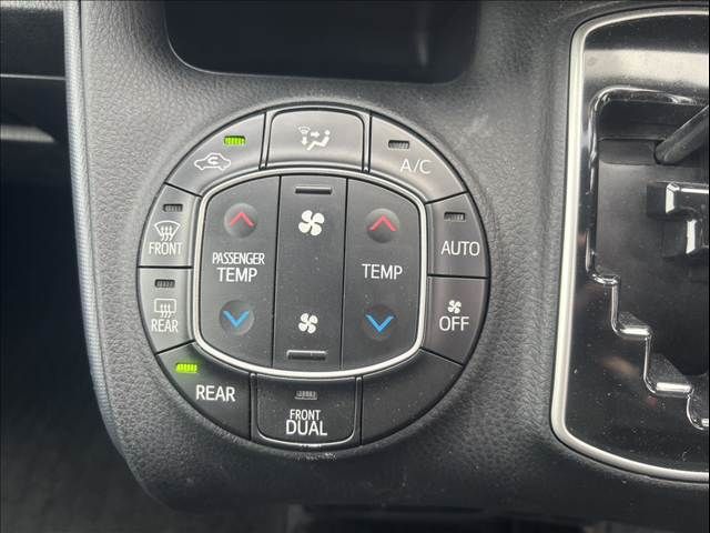 TOYOTA VOXY 2014 Image 31