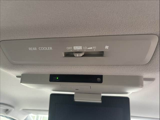 TOYOTA VOXY 2014 Image 31