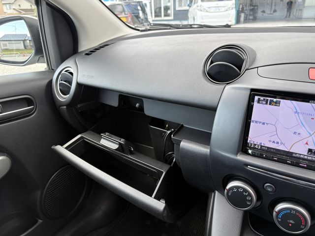 MAZDA DEMIO 2012 Image 31