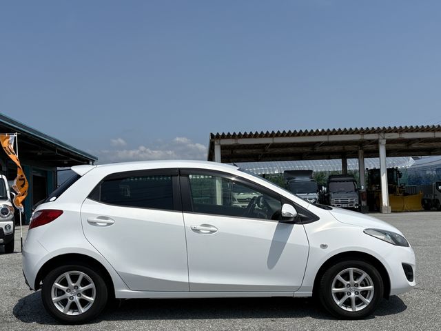 MAZDA DEMIO 2012 Image 31