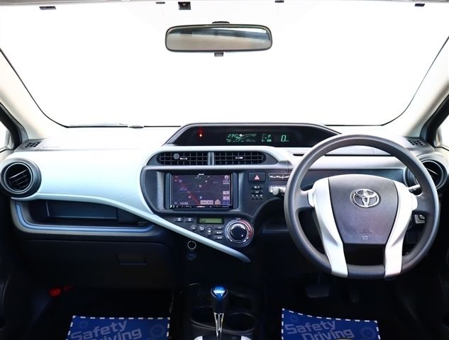 TOYOTA AQUA 2013 Image 31