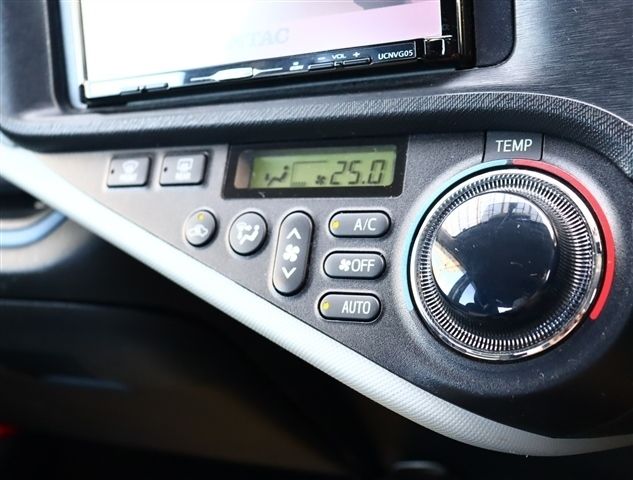 TOYOTA AQUA 2013 Image 31