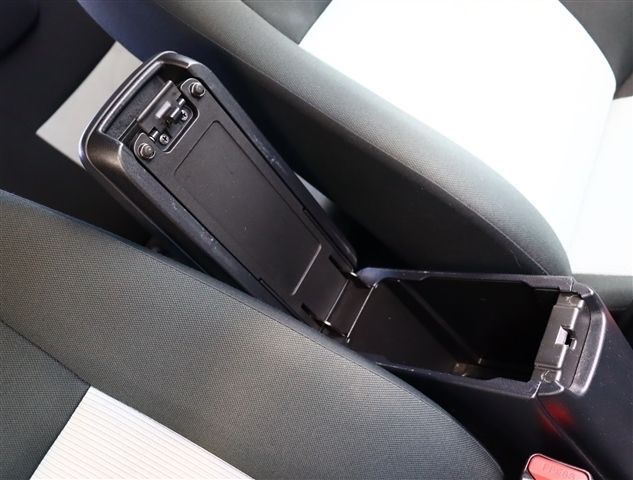 TOYOTA AQUA 2013 Image 31