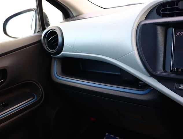 TOYOTA AQUA 2013 Image 31