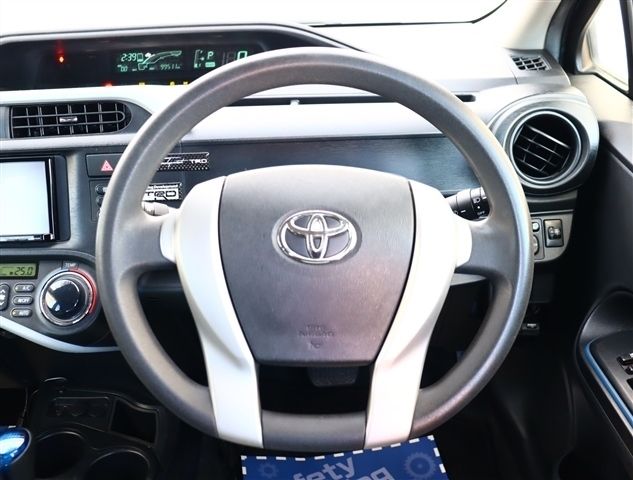 TOYOTA AQUA 2013 Image 31