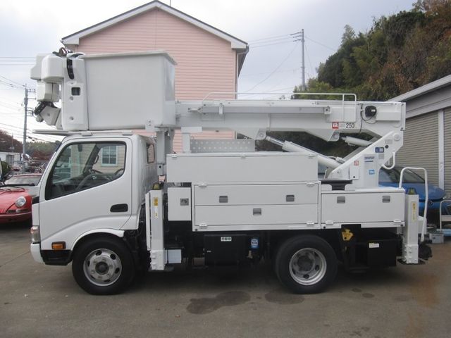 HINO DUTRO 2011 Image 31