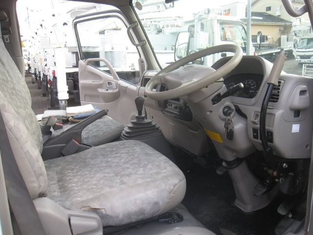 HINO DUTRO 2011 Image 31