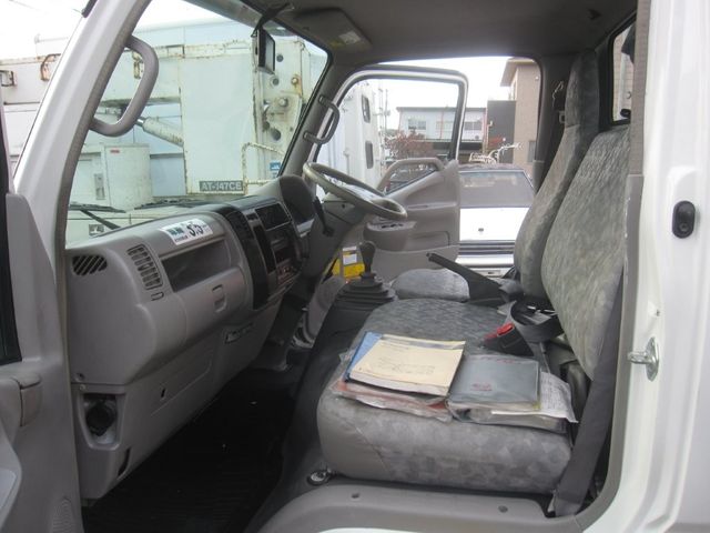 HINO DUTRO 2011 Image 31