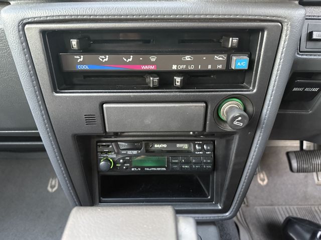 TOYOTA MARK2 WAGON 1985 Image 31